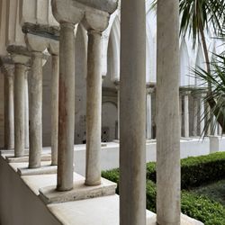 Cattedrale di Sant'Andrea Apostolo - Double columns around a small courtyard