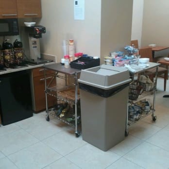 Pointe Plaza Hotel - Breakfast room - Hotels Near Me - Brooklyn, New York