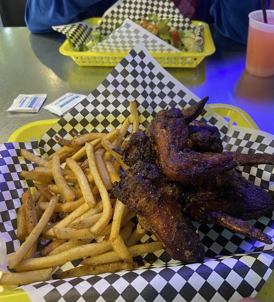 Food from Urban Soul Daiquiris & Wingz