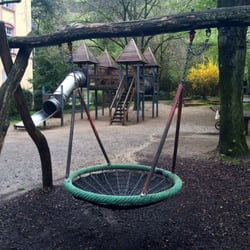 Spielplatz Untere Kartäuserstraße - Spielplatz an der Kartäuserstraße im verregneten April 2016.