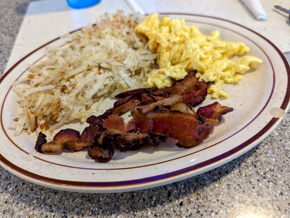 DELTA FAMILY RESTAURANT Updated November 2024 44 Photos & 53