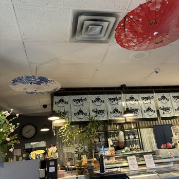 Sushi Land - Inside - Japanese Near Me - Concord, Ontario