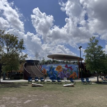 Camden Park - Elevated deck - Playgrounds Near Me - Houston, Texas