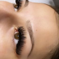 Shy Beauty Bar - @lashedby.mc Volume Lashes