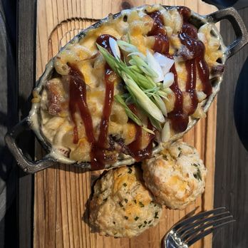 Bar Bistro - Macaroni and cheese with brisket burnt ends - Cocktail Bars Near Me - Tacoma, Washington