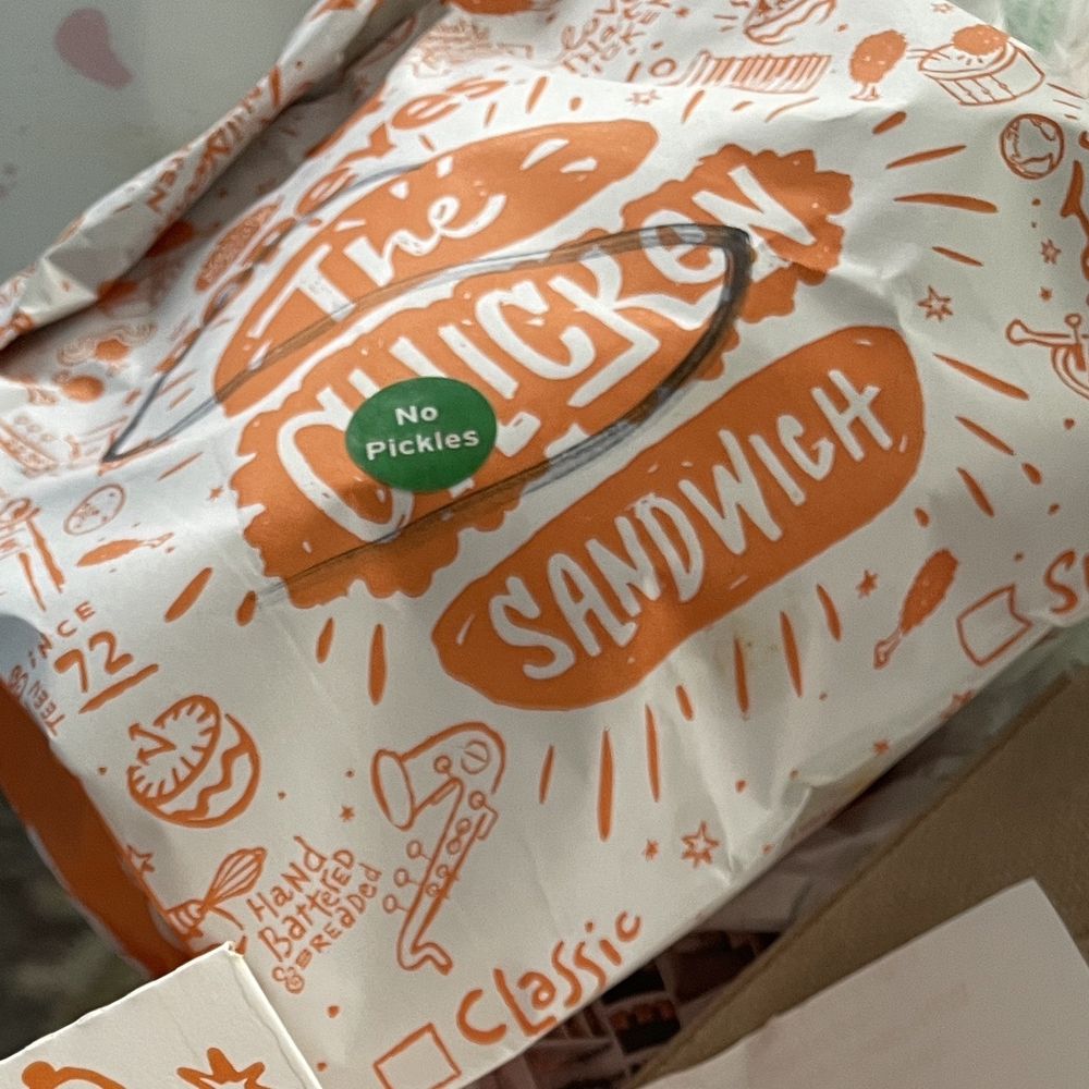 Popeyes - Spicy chicken sandwich (no pickles) - Fast Food Near Me - Ashburn, Virginia