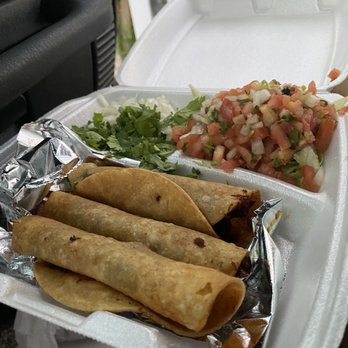 Serg's Mexican Kitchen - Flautas con carne mechada de rez - Food Trucks Near Me - Honolulu, Hawaii Serg's Mexican Kitchen - Flautas con carne mechada de rez - Food Trucks Near Me - Honolulu, Hawaii