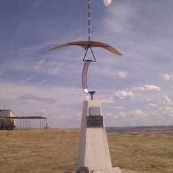 Parapente Sierra Norte - El monumento a los parapentistas caidos