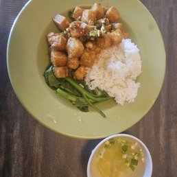 Mandarin Crispy Tofu lunch plate Mandarin Crispy Tofu lunch plate