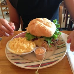 Big Bad Wolf Smokehouse Grill - Turkey BLT and Mac n Cheese