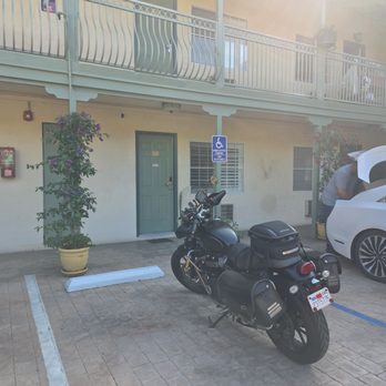 Bella Capri Inn & Suites - Hotels Near Me - Camarillo, California