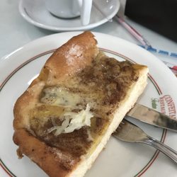 Confeitaria Torten Paradies - Cuca de nata com banana
