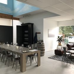 Vinoteca - Beautiful, tasteful interior decor!