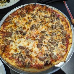 Erbelli's Gourmet Pizzeria, Italian Bistro & Pub - 14" sausage & mushrooms