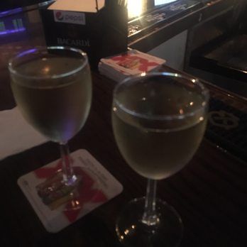 M Bar - Chardonnay baes - Sports Bars Near Me - Chicago, Illinois