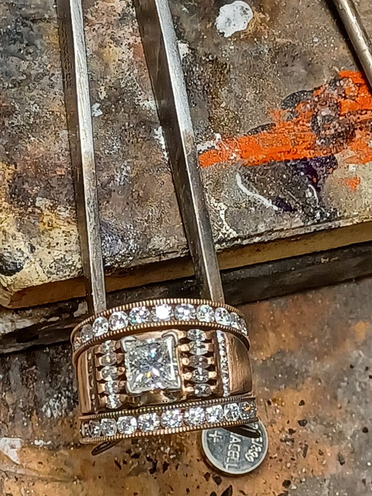 RP ARNOLD JEWELERS Updated August 2024 20 W Main St, Luray