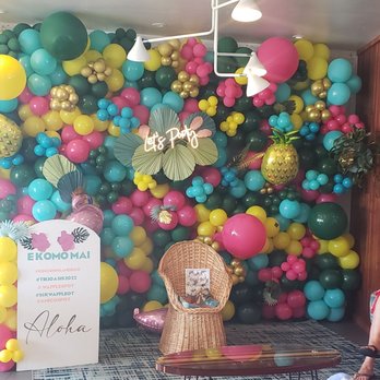 Kings Inn San Diego - Amazing balloon wall that the employees created. It was gorgeous. - San Diego, CA