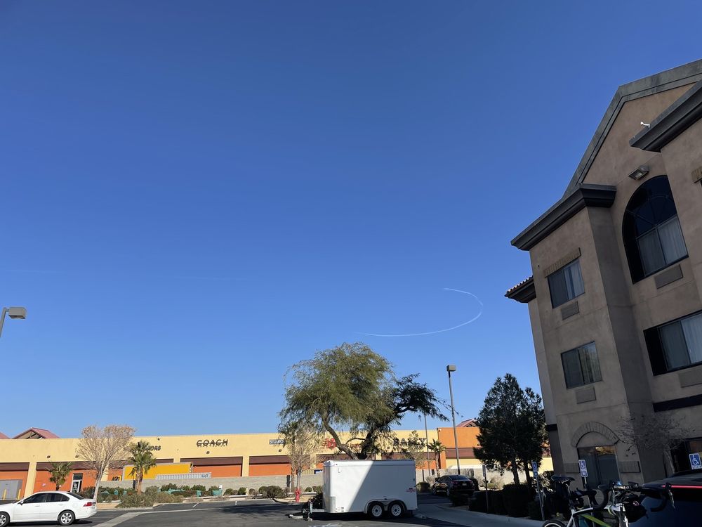 HOLIDAY INN EXPRESS & SUITES BARSTOWOUTLET CENTER Updated October