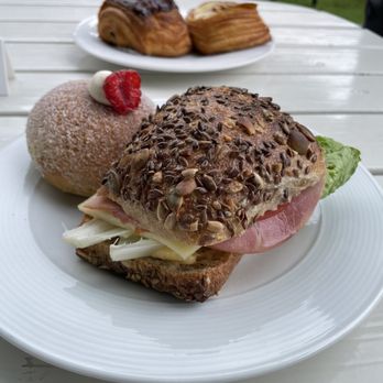 Vik Pensjonat og Hytter - ham and cheese sandwich and raspberry vanilla cream doughnut. - Hotels Near Me - Eidfjord, 12