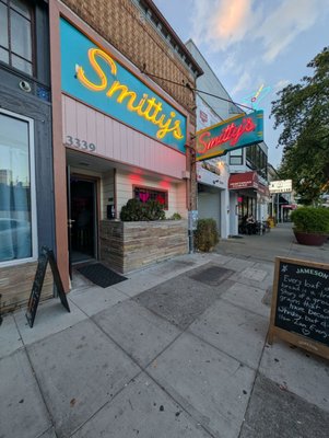 Smitty's Lounge by null