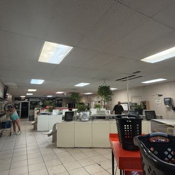 EZ Wash Laundromat - This place is pretty good , took a little bit over 20$ to do 2 full hampers and a large back of clothes - Laundromat Near Me - Albuquerque, New Mexico EZ Wash Laundromat - This place is pretty good , took a little bit over 20$ to do 2 full hampers and a large back of clothes - Laundromat Near Me - Albuquerque, New Mexico