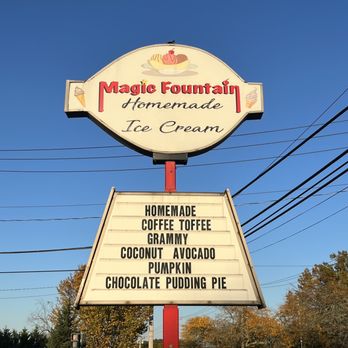 Magic Fountain - Vintage looking signage - Ice Cream & Frozen Yogurt Near Me - Mattituck, New York