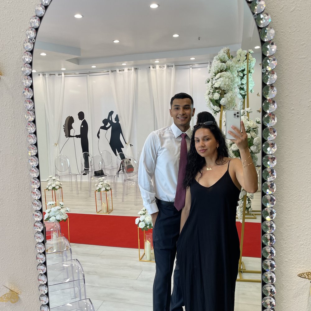 Lucky Wedding Day - Mirror on the side of the Main Arc - Wedding Chapels Near Me - Encino, California Lucky Wedding Day - Mirror on the side of the Main Arc - Wedding Chapels Near Me - Encino, California