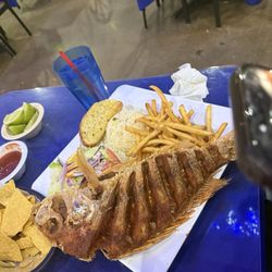 Mariscos La Marea Haltom City - Huachinango Frito