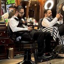 Barbers sitting around not even acknowledging me. Barbers sitting around not even acknowledging me.