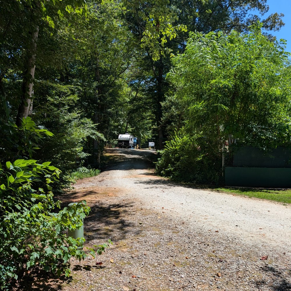 Mi Mountain Campground - Road to pull through campsites - Campgrounds Near Me - Franklin, North Carolina Mi Mountain Campground - Road to pull through campsites - Campgrounds Near Me - Franklin, North Carolina