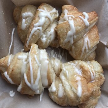 Cheddar's Scratch Kitchen - Honey Butter Croissants - American Near Me - Fort Myers, Florida