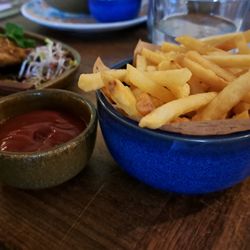 Sehr trocken und nur mit Ketchup erhältlich: Pommes als Side Order