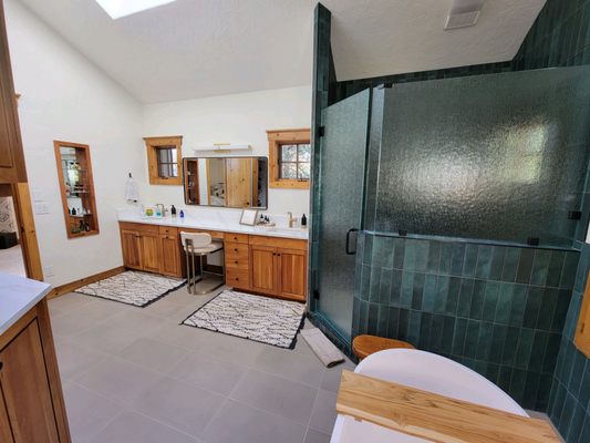ManUp Construction Company - Fully licensed, insured and bonded, our team is composed of experienced and skilled individuals who are passionate about what they do. From our project managers to our tradesmen, we work together to ensure that every project is completed to the highest standard. We believe in building lasting relationships with our clients, and it shows in the way we approach every project.