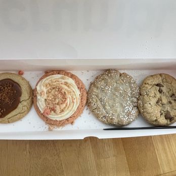 Crumbl - Northbrook - Bakeries Near Me - Northbrook, Illinois