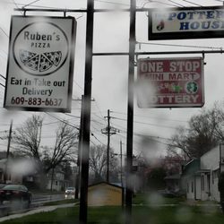 Ruben's Pizza - Ruben in the rain