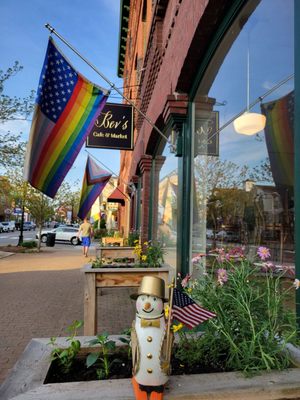 Bev’s Cafe and Market by null