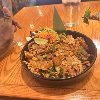 Ra-Moon - Pad See Ew (Big Flat Rice Noodles) with chicken and crispy pork belly - Thai Near Me - Orange Park, Florida Ra-Moon - Pad See Ew (Big Flat Rice Noodles) with chicken and crispy pork belly - Thai Near Me - Orange Park, Florida