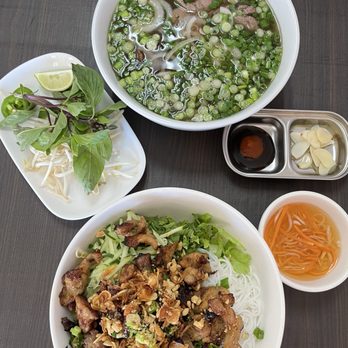 Pho Garlic - Sauteed Beef Pho with garlic and BBQ Pork with vermicelli - Vietnamese Near Me - San Jose, California Pho Garlic - Sauteed Beef Pho with garlic and BBQ Pork with vermicelli - Vietnamese Near Me - San Jose, California