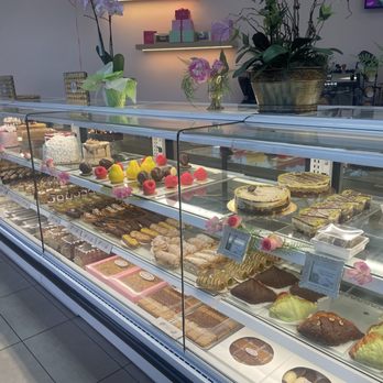 Altadena Bakery - Desserts Near Me - Burbank, California
