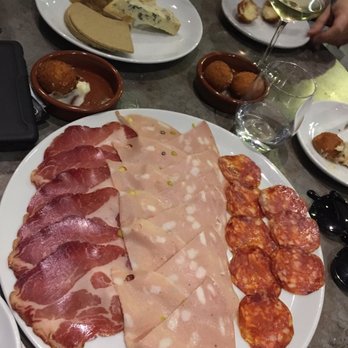 Vinoteca Kings Cross - Wine Bars Near Me - London, XGL Vinoteca Kings Cross - Wine Bars Near Me - London, XGL