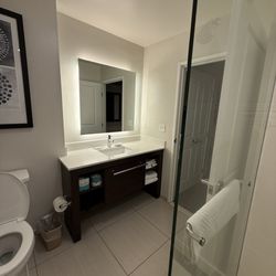 Residence Inn Kansas City at The Legends - Bath and glass shower