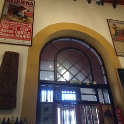 Meson del Vino - Puerta de entrada desde dentro del local