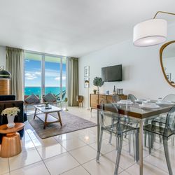 iCoconutGrove - One Bedroom Apartment