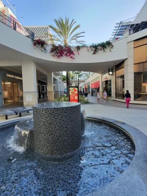 Bloomingdale's by null