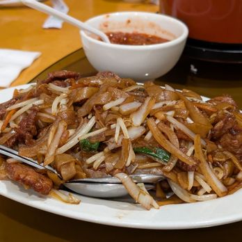 Hot Wok Cafe - Beef chow fun - Chinese Near Me - Northridge, California