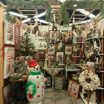 Mimi’s Antiques Attic - Lots of Christmas Decor - Antiques Near Me - Warrenton, Missouri