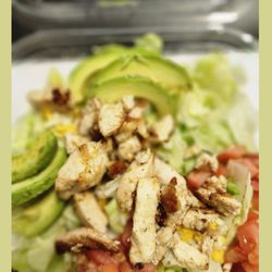Living Free Cafe - Grilled chicken salad