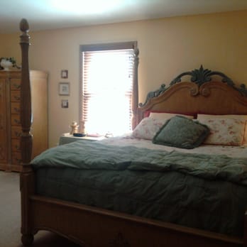 Cedar Crest Lodge - French Quarter Room - Bed & Breakfast Near Me - Pleasanton, Kansas