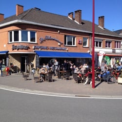 Le Chèvremont - Terrasse ensoleillée de la Taverne Le Chèvremont!