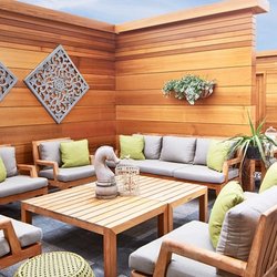 BLVD Kitchen & Bar Outdoor Seating